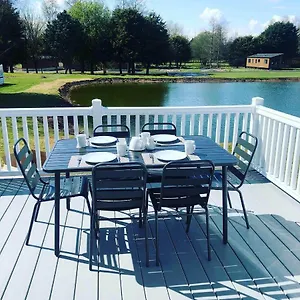 Hemingway With Hot Tub Lodge York